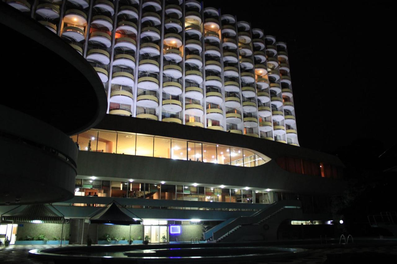 ホテル モント フィービー Yaoundé エクステリア 写真