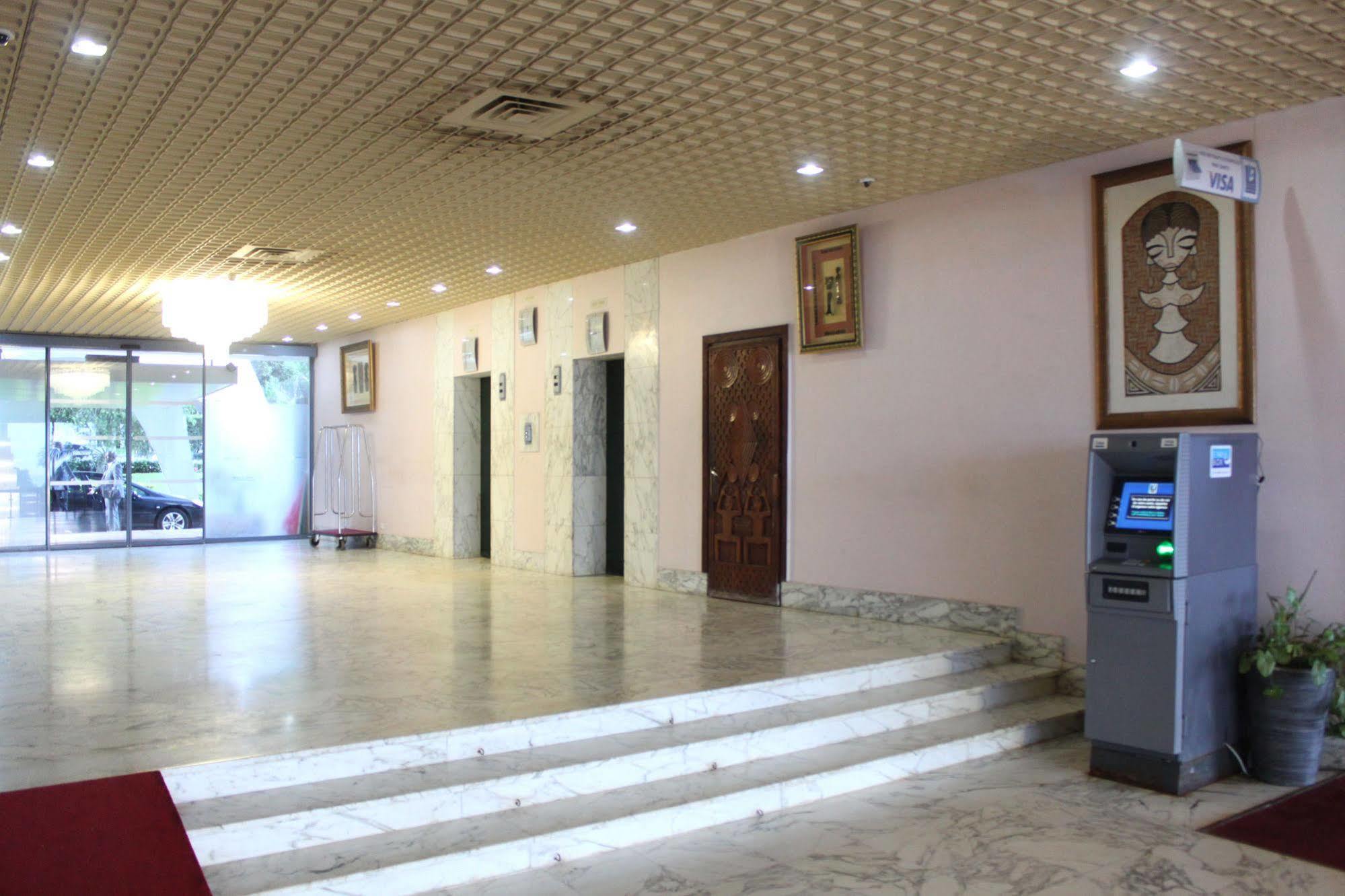 ホテル モント フィービー Yaoundé エクステリア 写真